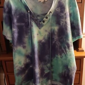 Suzanne Betro Blue and Green Tie-Dye Lace-Up Sweatshirt